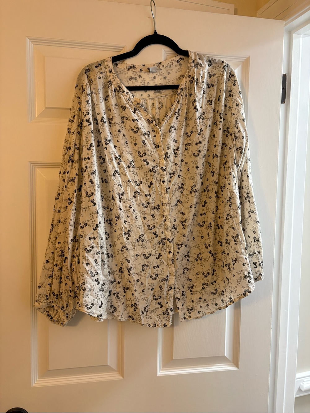 Old Navy Cream Button-Front Blouse with Black Floral Print